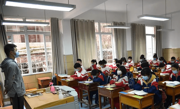 为什么不建议孩子去私立学校(私立学校的缺点)