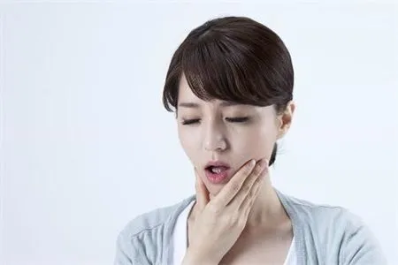 牙疼教你一分钟快速止疼,缓解牙疼的5个简单方法