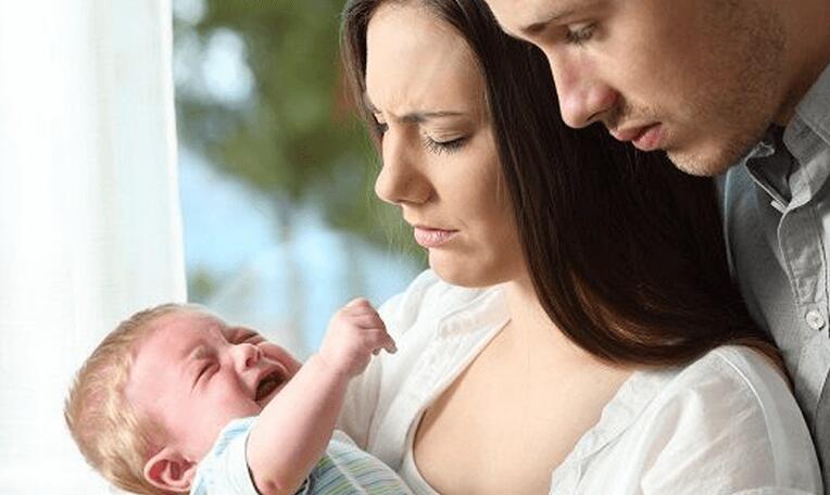 宝宝厌奶期是什么症状(厌奶期和拒奶有什么区别)